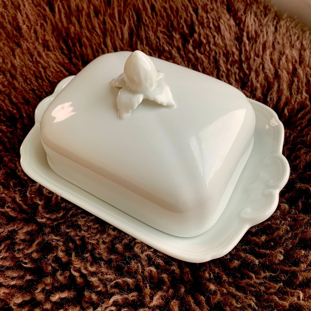 Vintage Heinrich Germany Porcelain Butter dish + lid 8x5in